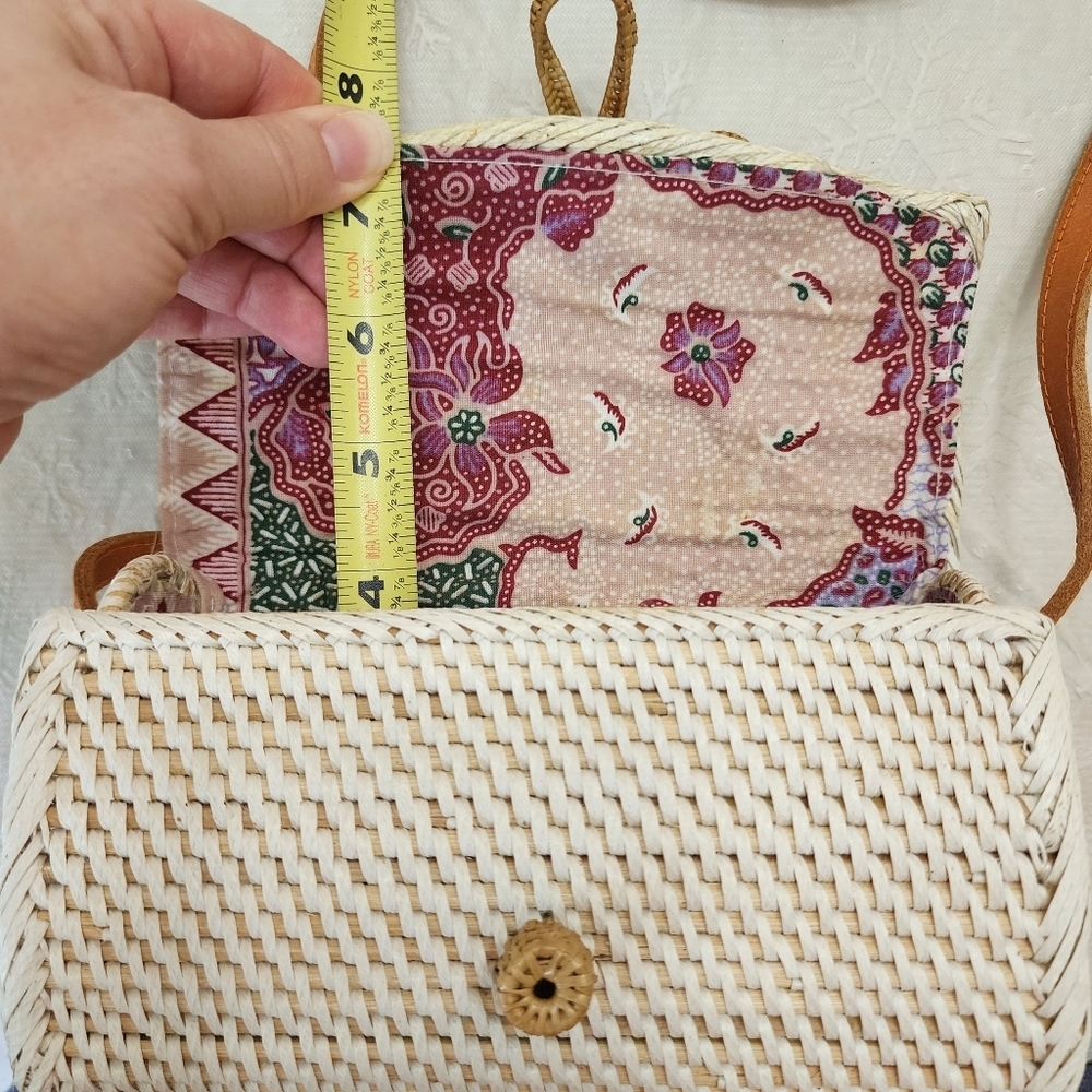 Rattan Bag HandWoven Ratton Tan and White Bag - Picture 3 of 10